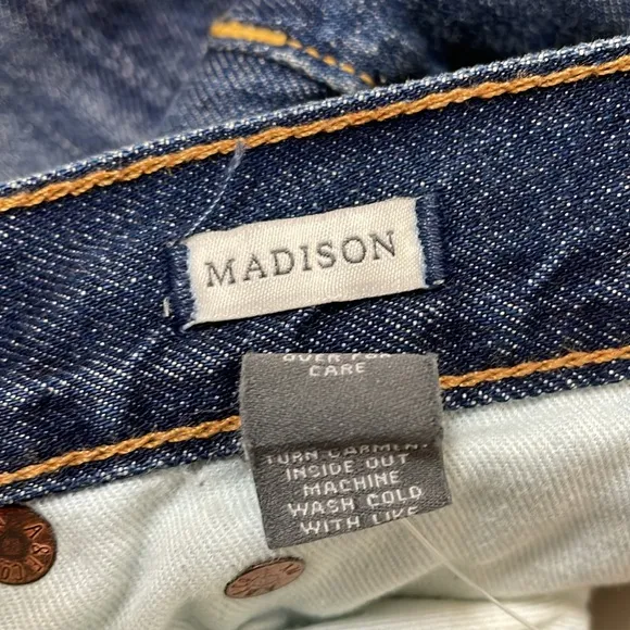 Abercrombie &amp; Fitch Madison Low-rise Flare Jeans size 6 Short