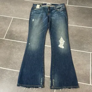 Abercrombie &amp; Fitch Madison Low-rise Flare Jeans size 6 Short