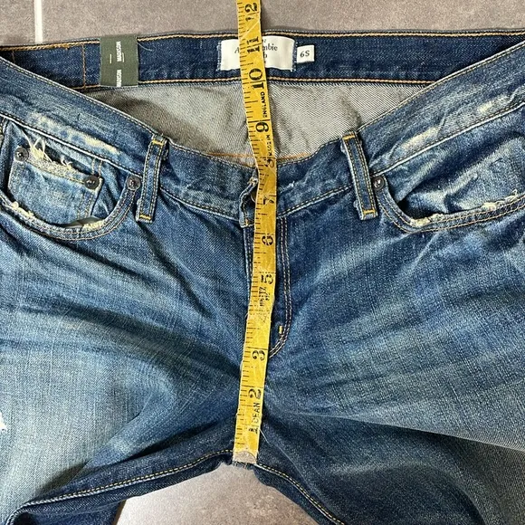 Abercrombie &amp; Fitch Madison Low-rise Flare Jeans size 6 Short