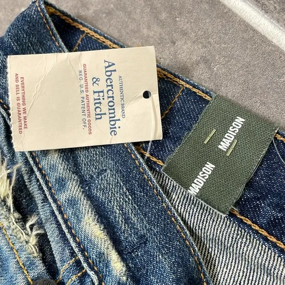 Abercrombie &amp; Fitch Madison Low-rise Flare Jeans size 6 Short