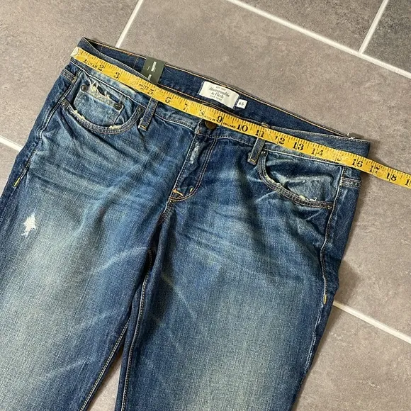 Abercrombie &amp; Fitch Madison Low-rise Flare Jeans size 6 Short