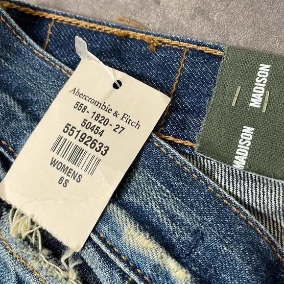Abercrombie &amp; Fitch Madison Low-rise Flare Jeans size 6 Short