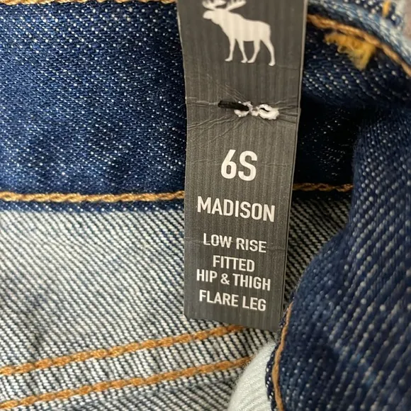 Abercrombie &amp; Fitch Madison Low-rise Flare Jeans size 6 Short