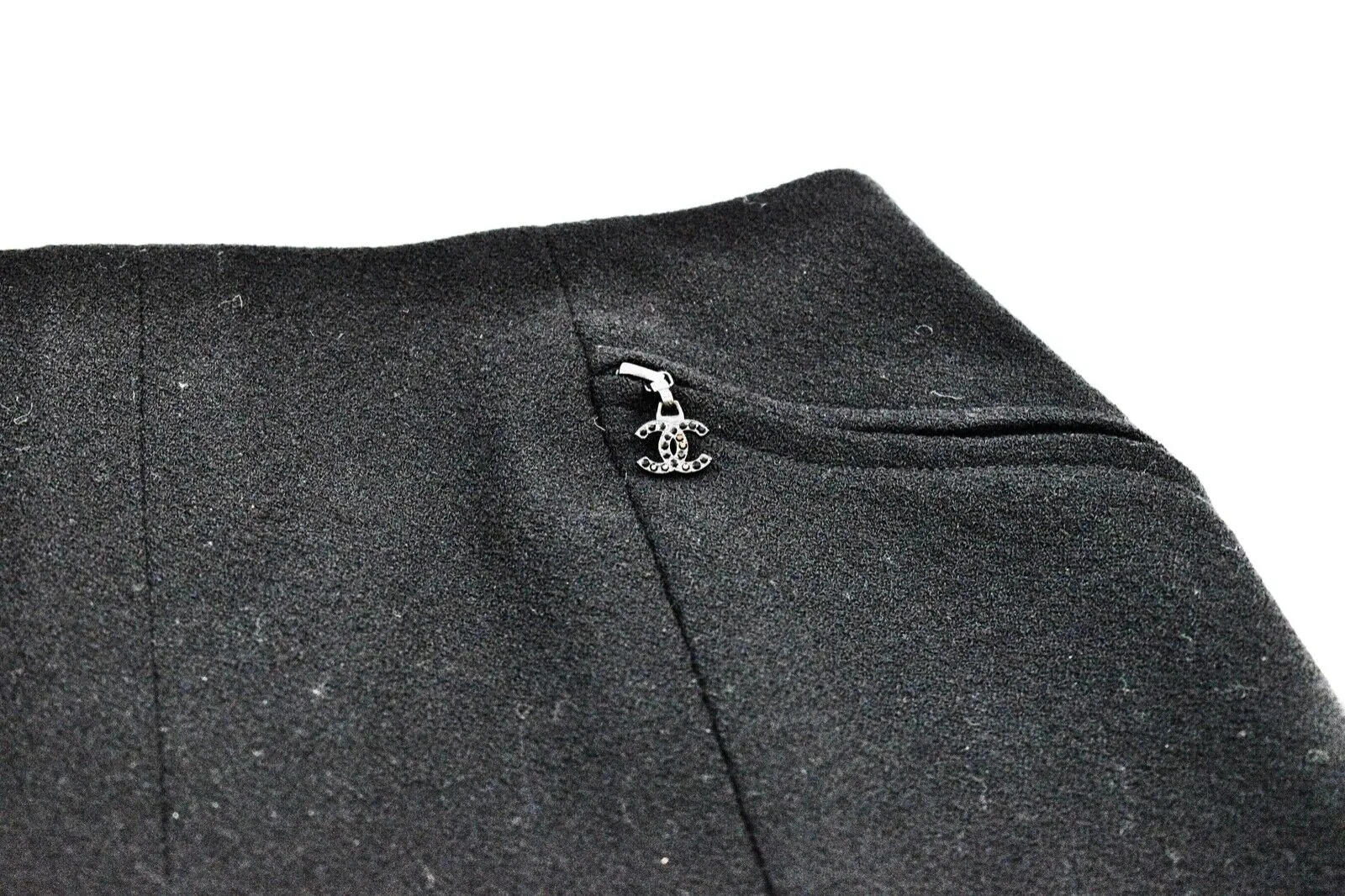 Chanel - Pearl Button Skirt Suit - Black Blazer Set - CC Zip - 4 - 36 - 2002 02A