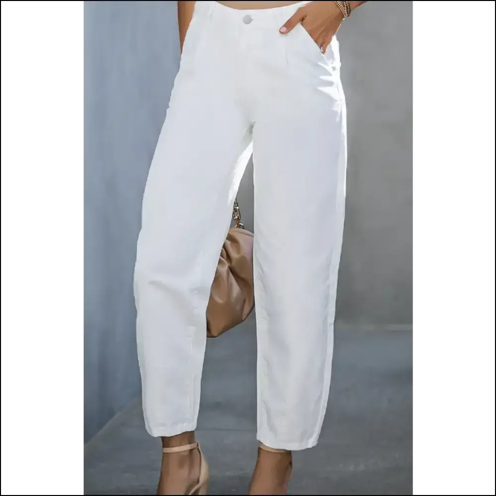 Chic High-waist Straight Jeans: your Rear's New Best Friend! 🍑