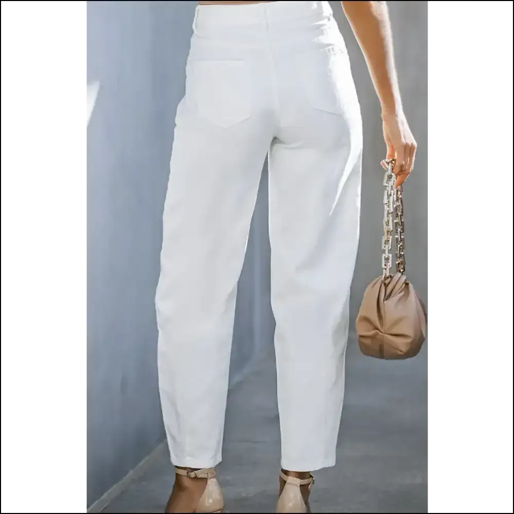 Chic High-waist Straight Jeans: your Rear's New Best Friend! 🍑