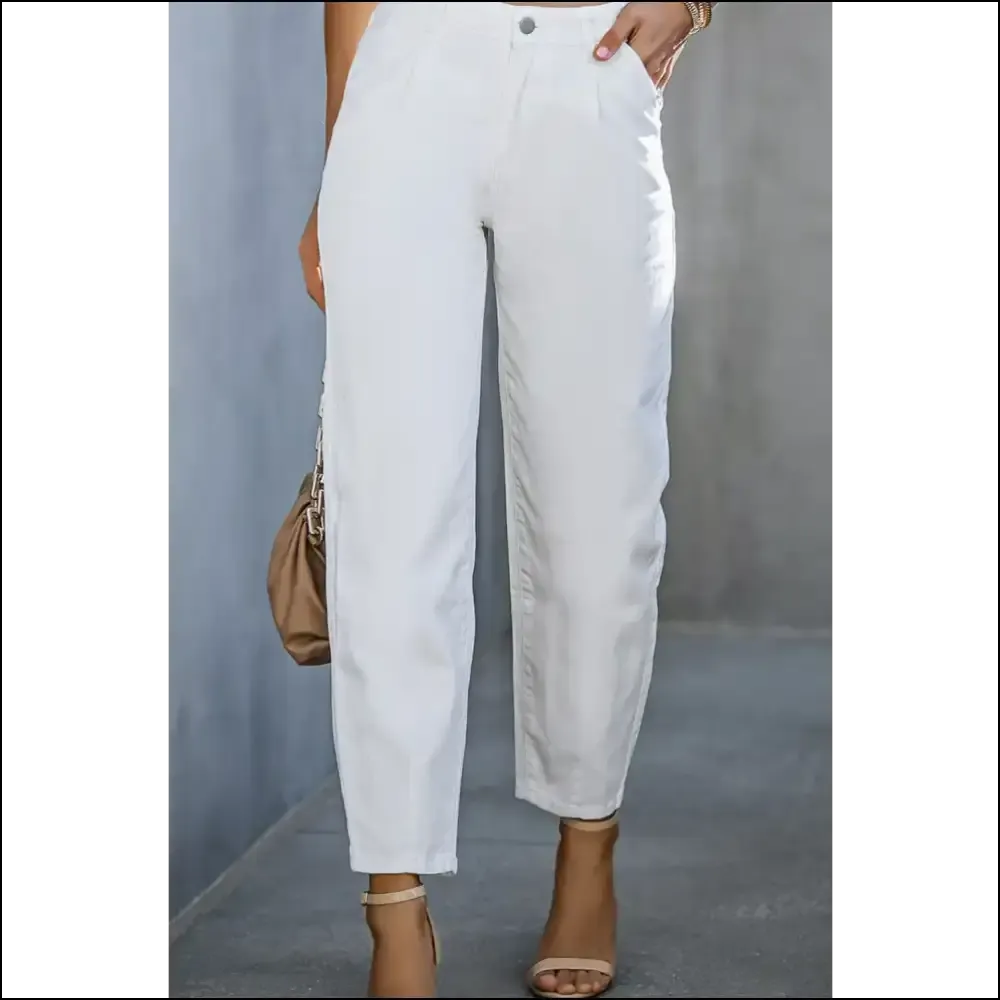 Chic High-waist Straight Jeans: your Rear's New Best Friend! 🍑