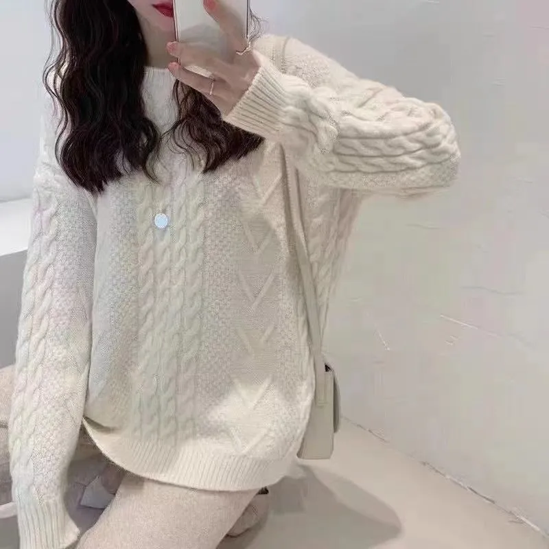 Comfortable Solid Color Round Neck Sweater for Women's Casual Wear