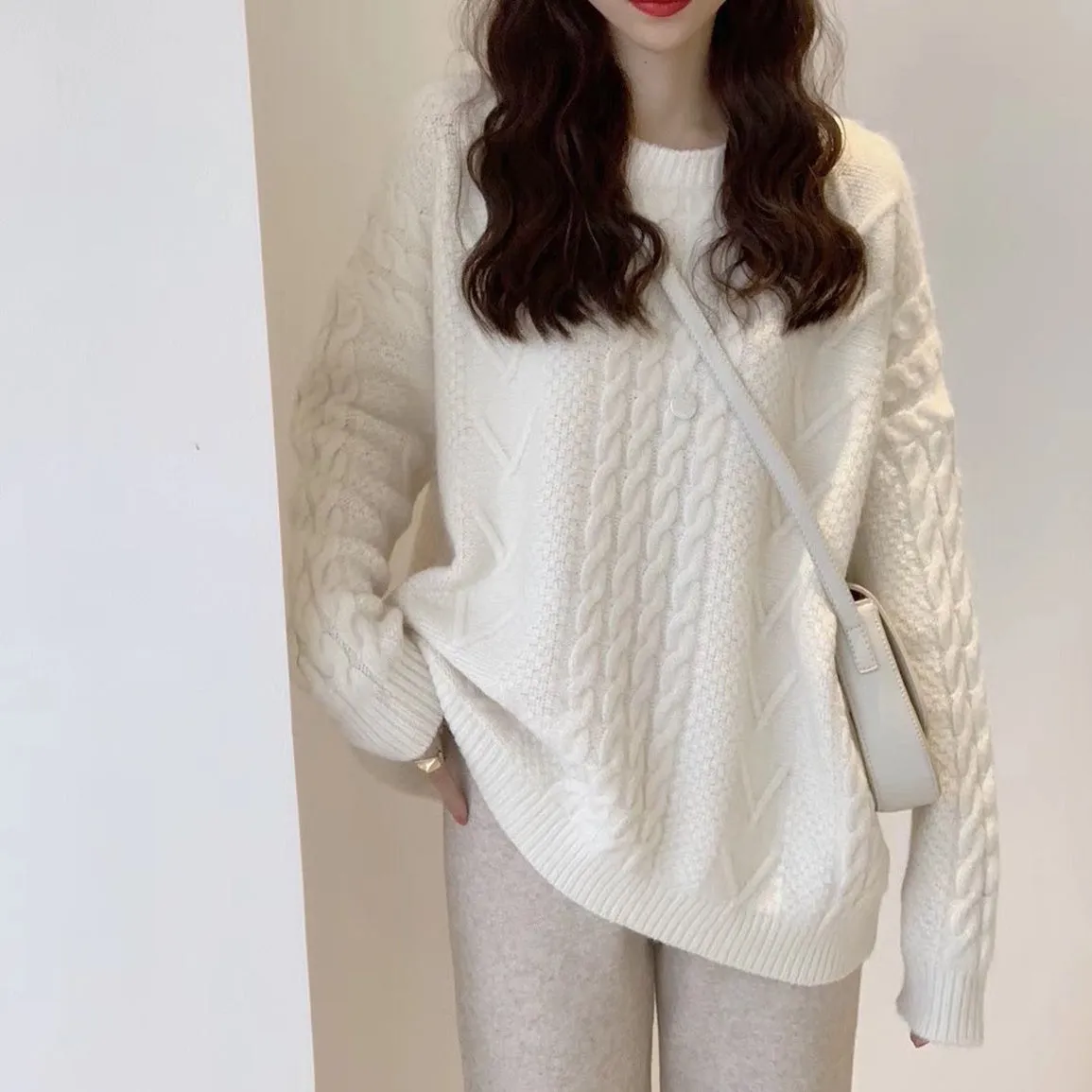Comfortable Solid Color Round Neck Sweater for Women's Casual Wear