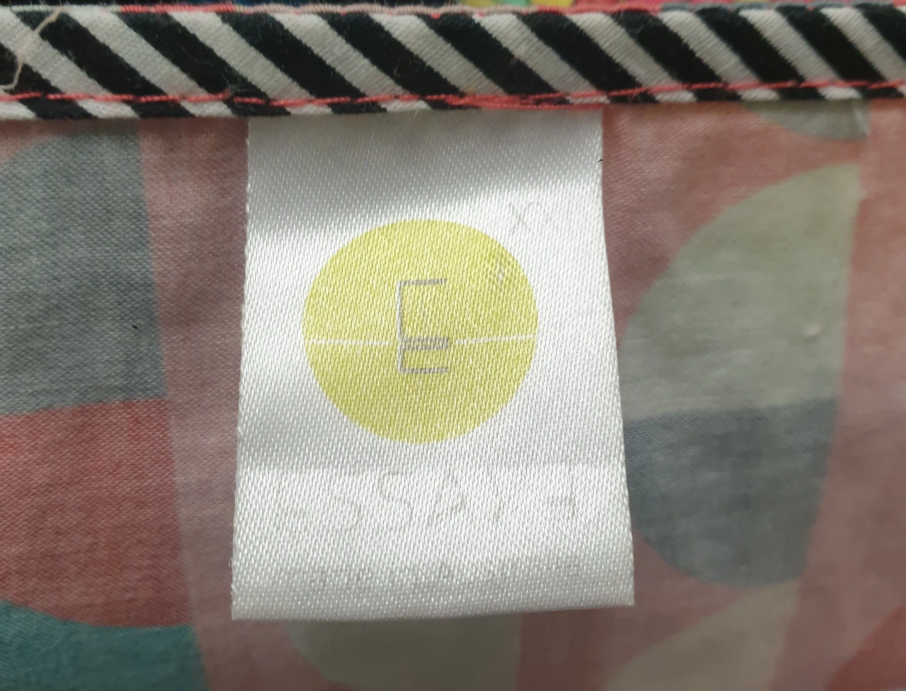 Essaye by Surface Art red print top size XXL