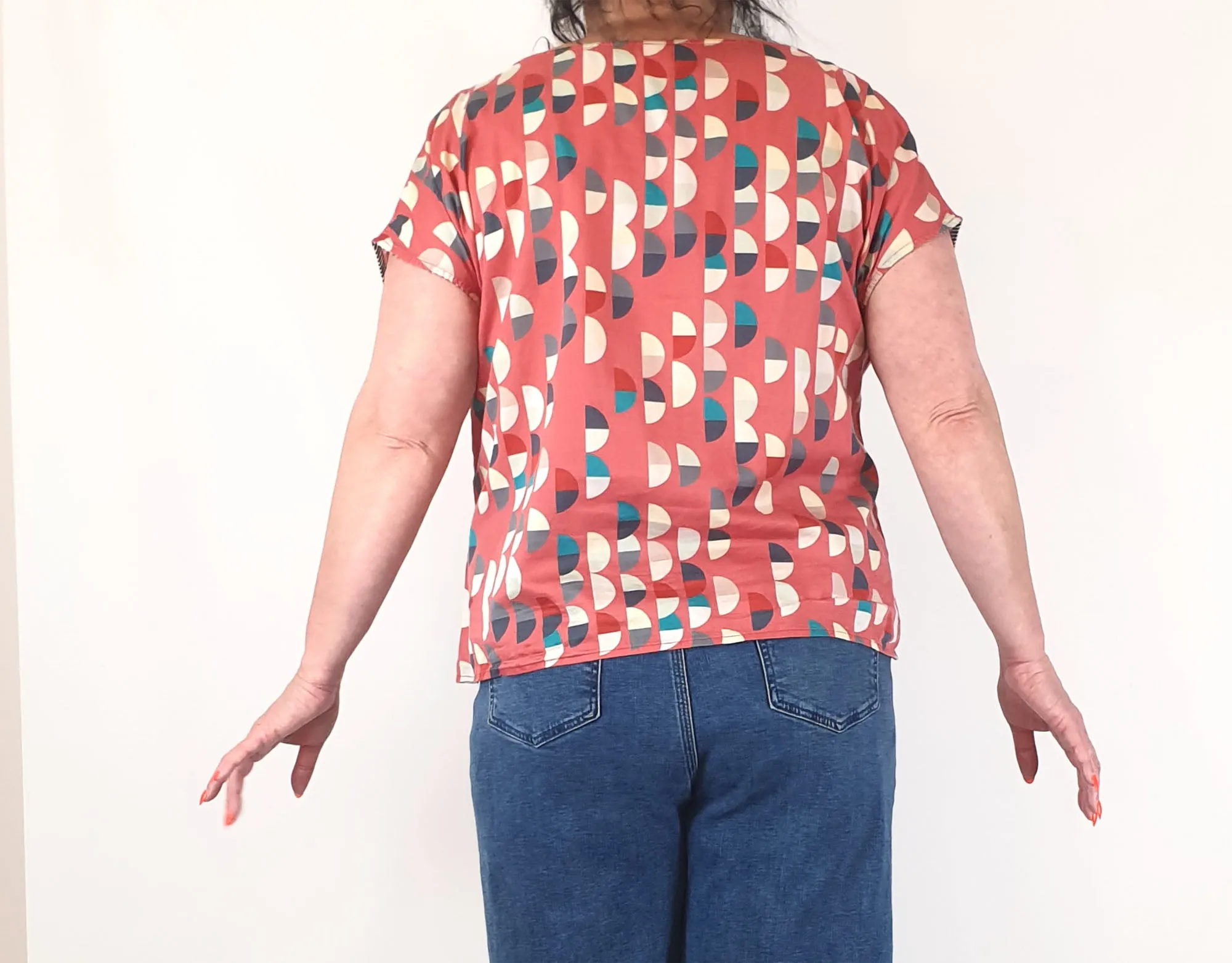 Essaye by Surface Art red print top size XXL