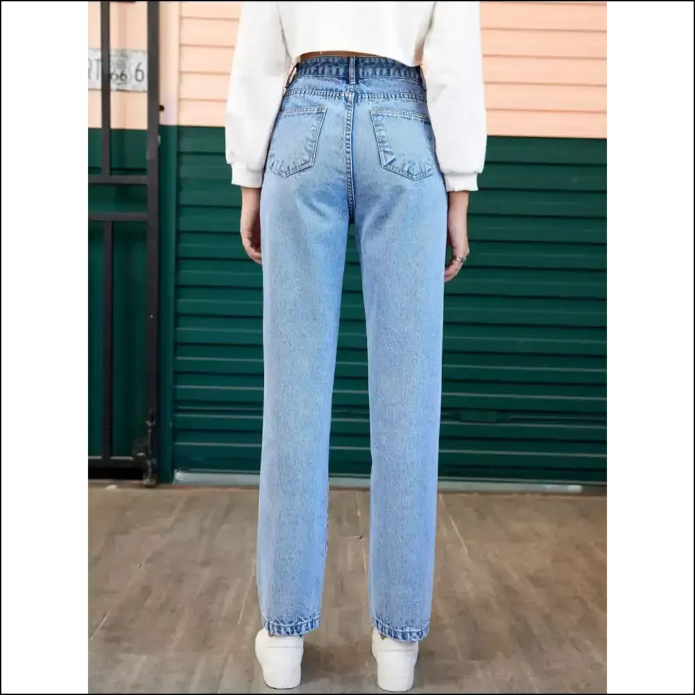 Heart Straight Leg Jeans: Confidence Never Looked this Good! 💖👖