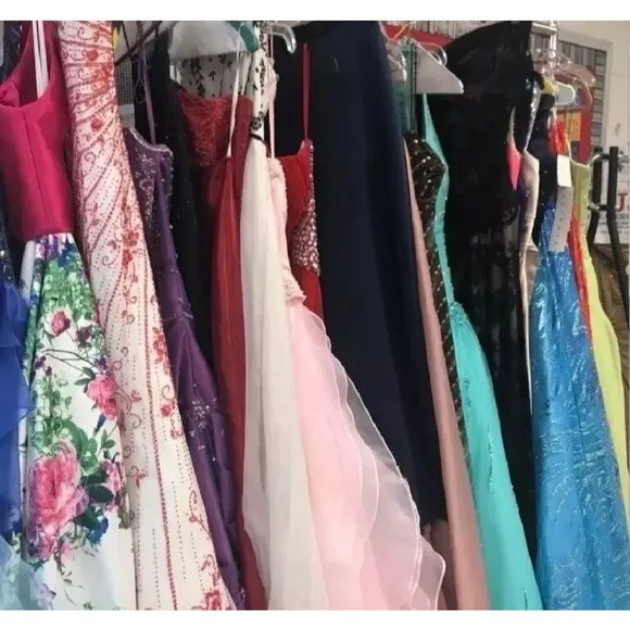 HUGE Lot of Junior's Clothing SIZE 1X Valued at over $400! Lot of 9 items! NWT!