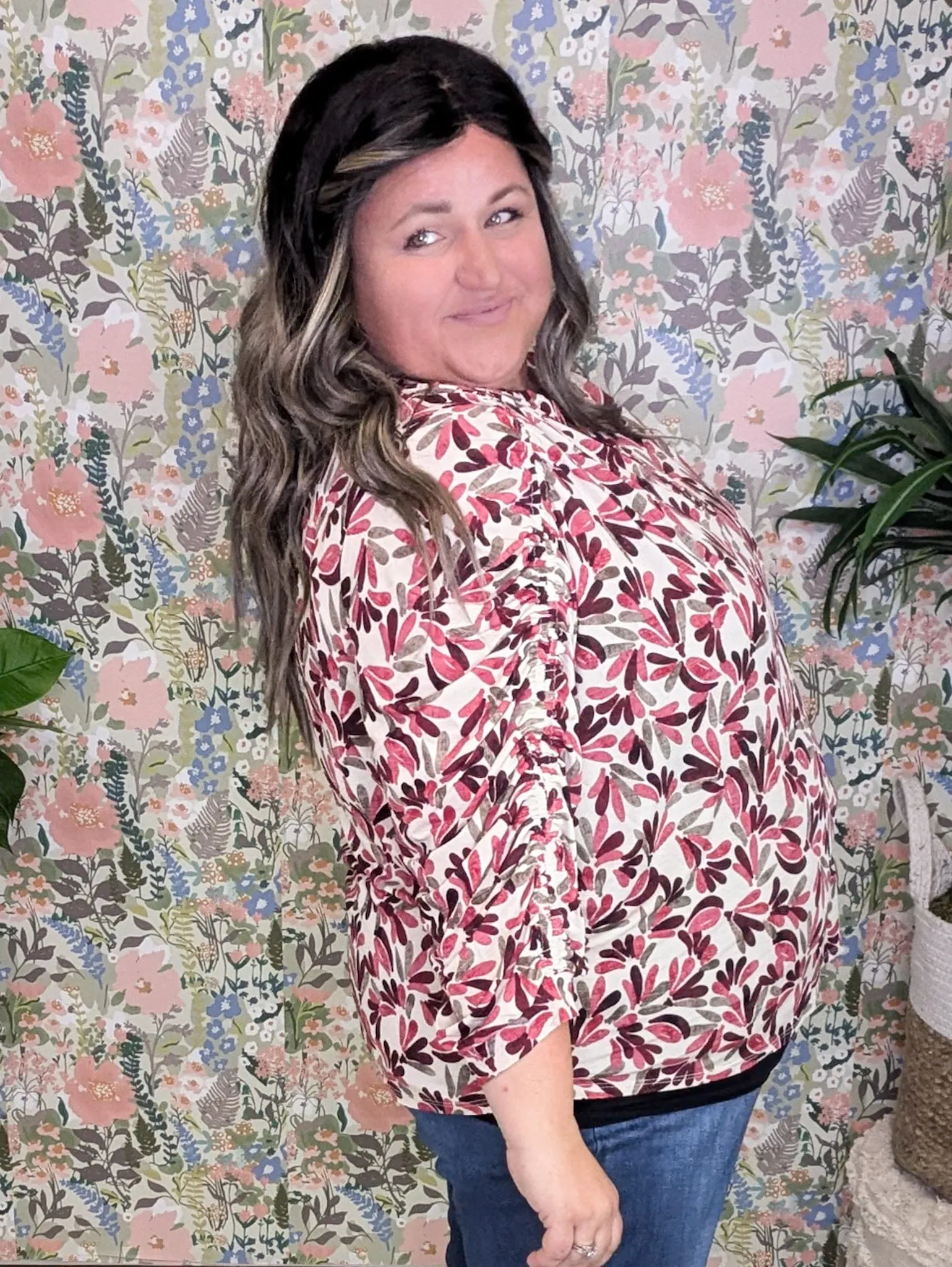 Janine Brushstroke Top w/Ruched Sleeve in Taupe Berry