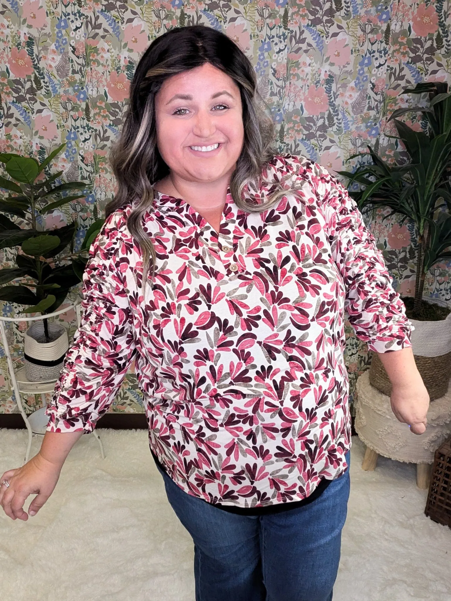 Janine Brushstroke Top w/Ruched Sleeve in Taupe Berry