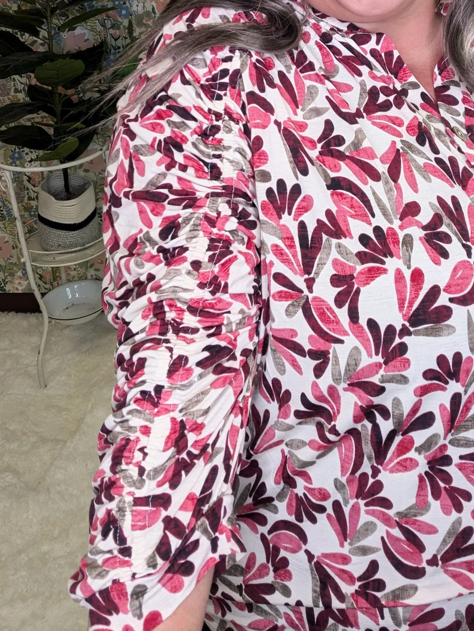 Janine Brushstroke Top w/Ruched Sleeve in Taupe Berry