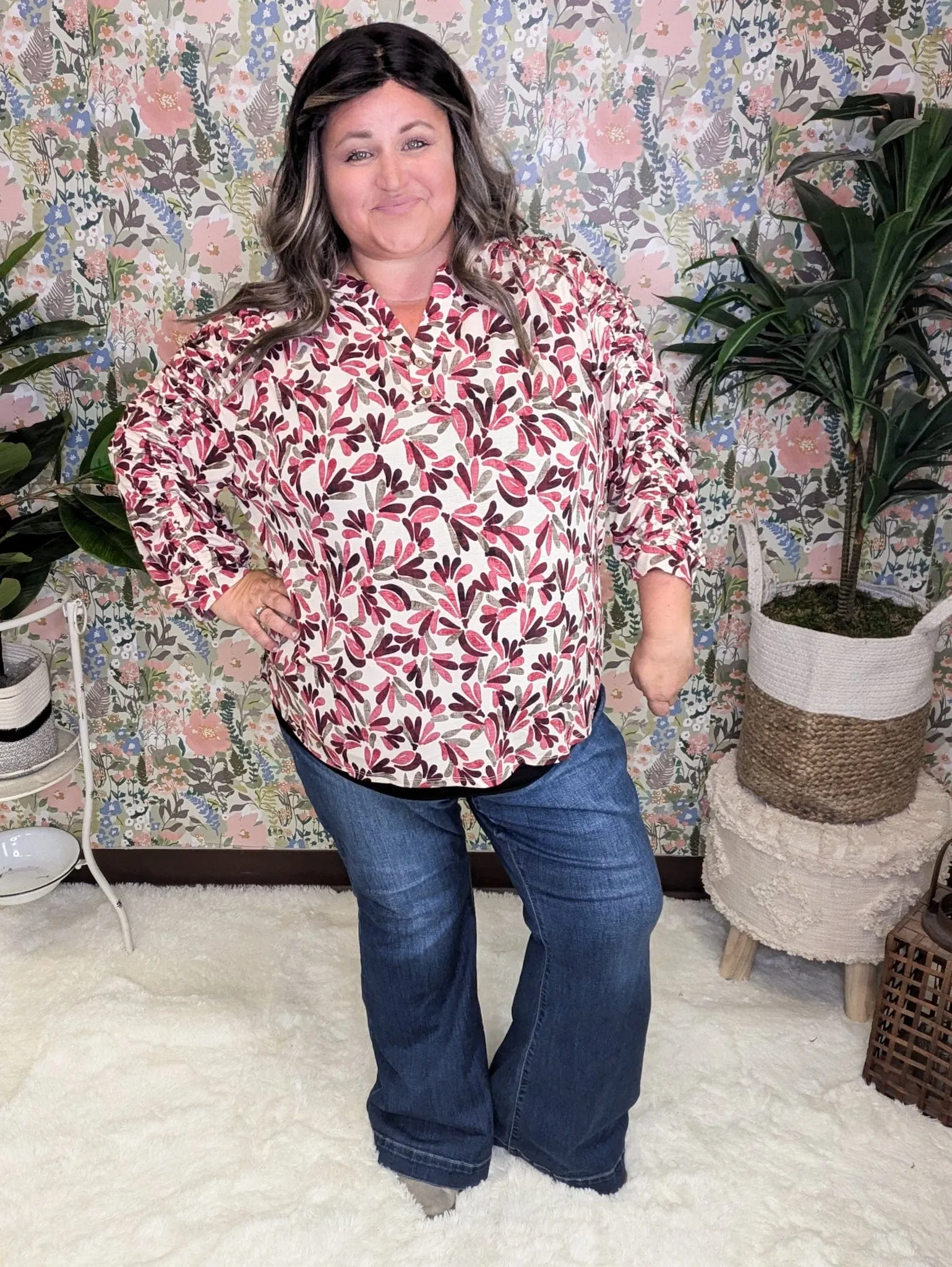 Janine Brushstroke Top w/Ruched Sleeve in Taupe Berry