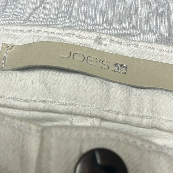Joe’s jeans Straight Ankle white. Sz 31. New!
