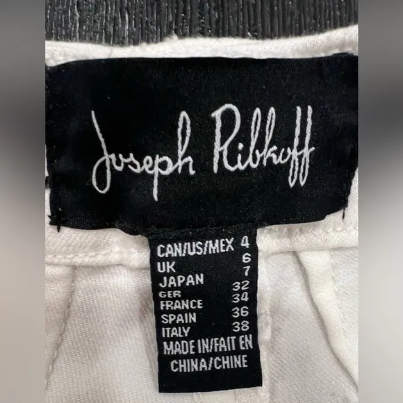 Joseph Ribkoff White Crop‎ Jeans With Gold Design On Hem Size 4