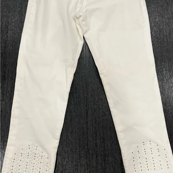 Joseph Ribkoff White Crop‎ Jeans With Gold Design On Hem Size 4