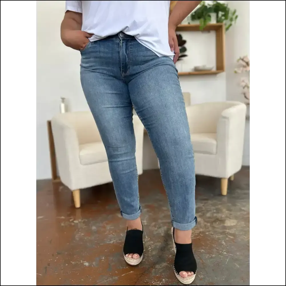 Judy Blue Cuffed Hem Jeans: Because who Needs Comfort when you can have Style? 😂👖
