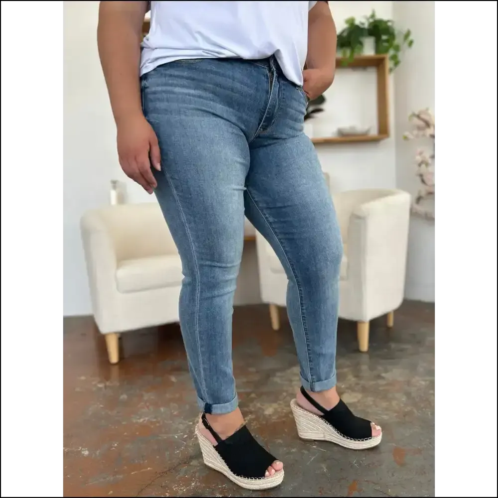 Judy Blue Cuffed Hem Jeans: Because who Needs Comfort when you can have Style? 😂👖