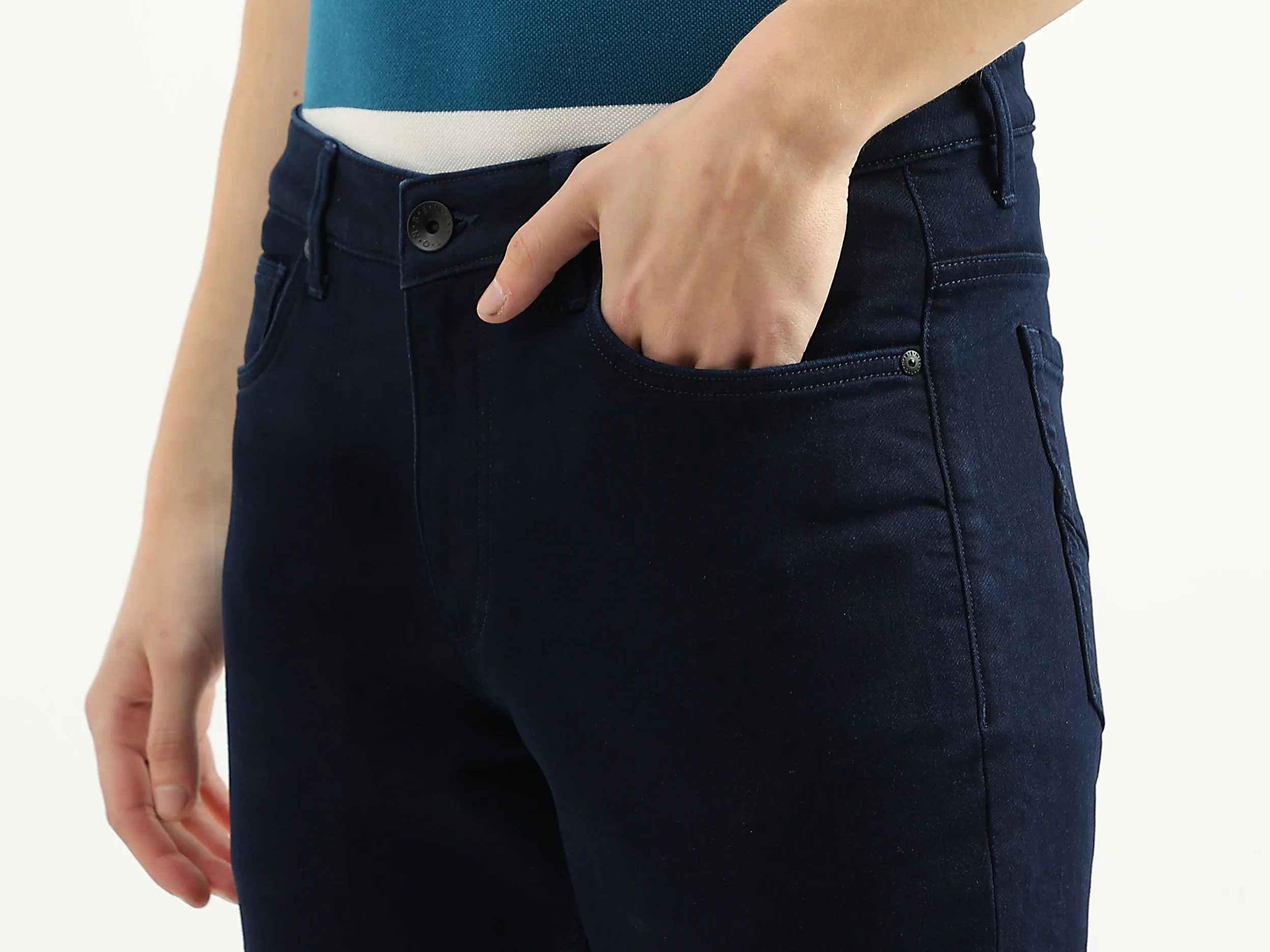 Men Solid Slim Tapered Fit Jeans