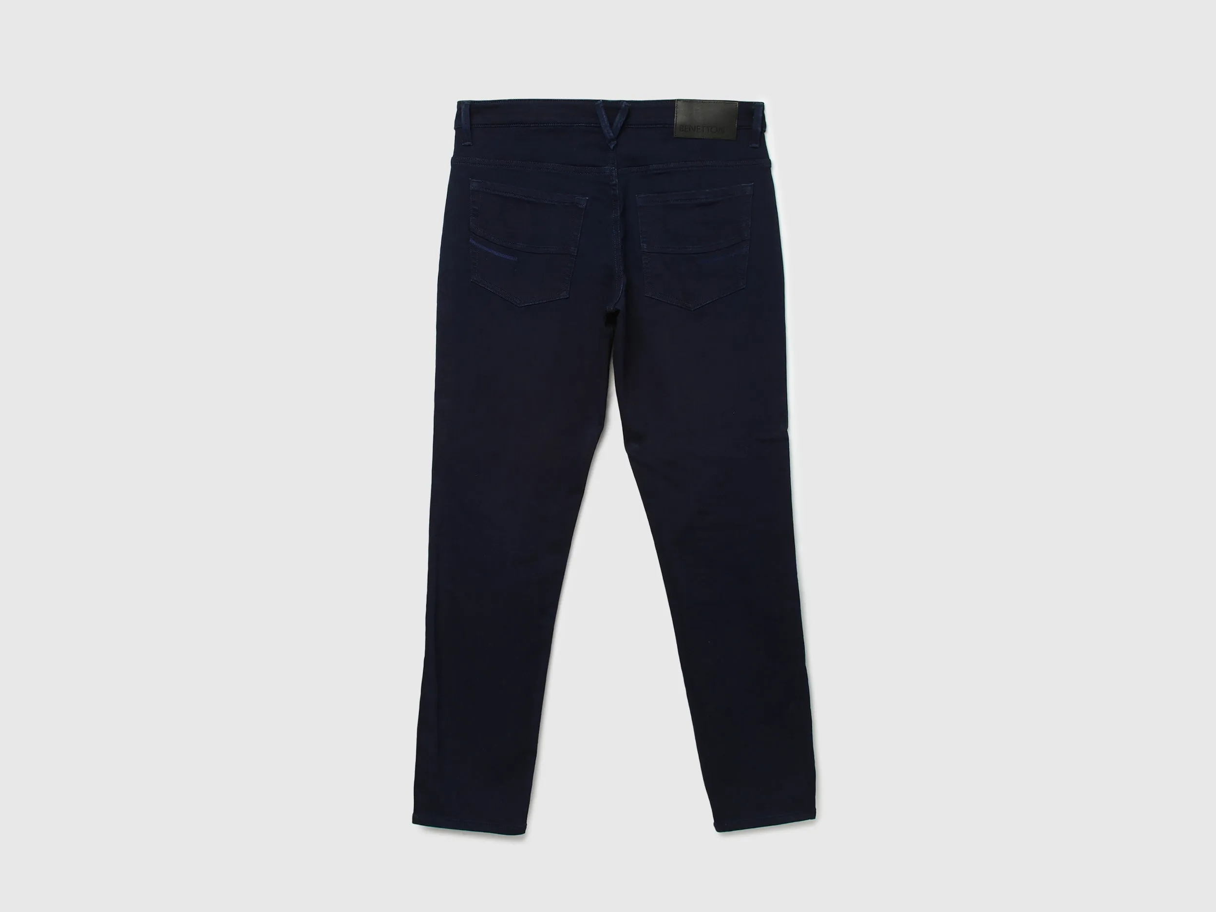 Men Solid Slim Tapered Fit Jeans