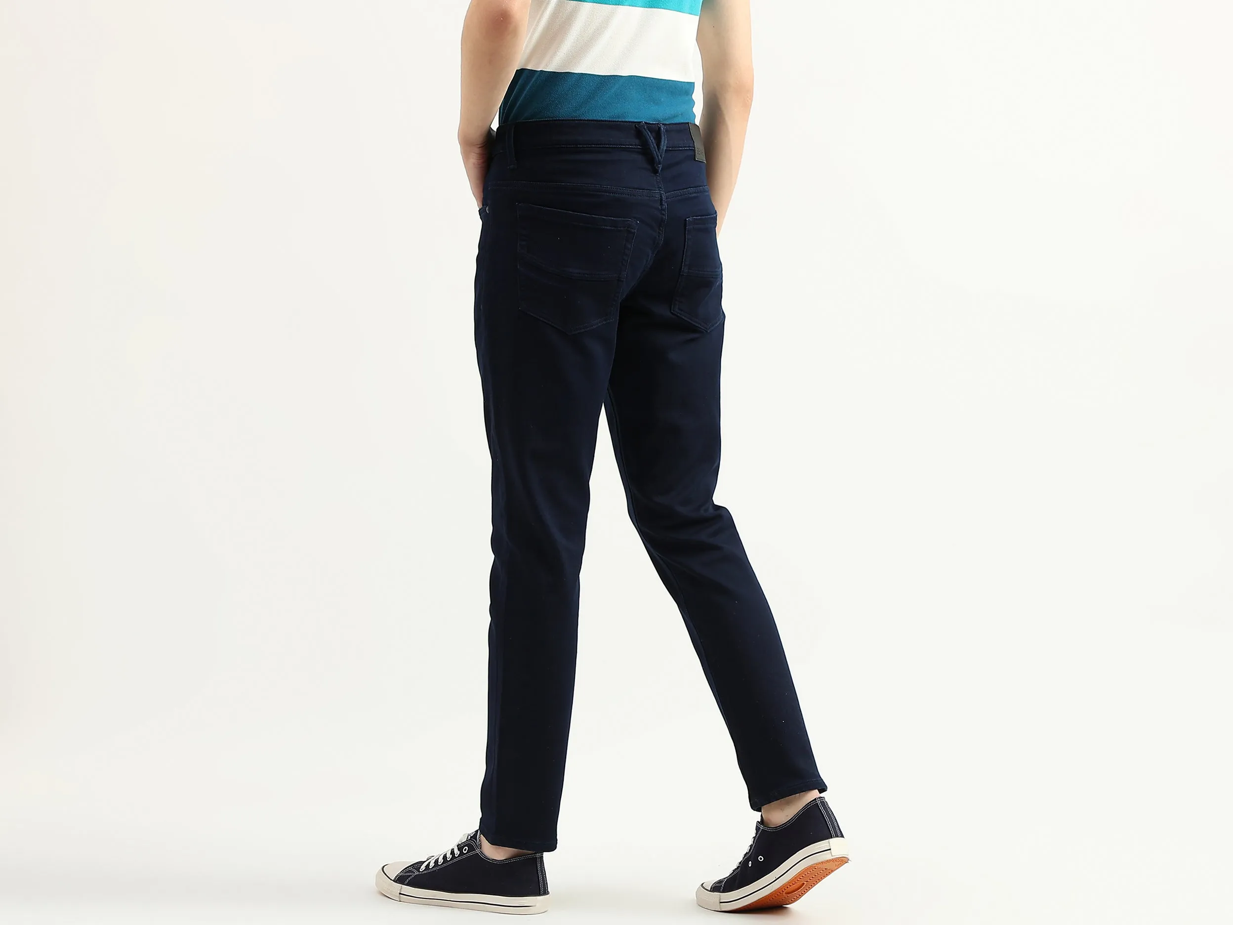 Men Solid Slim Tapered Fit Jeans