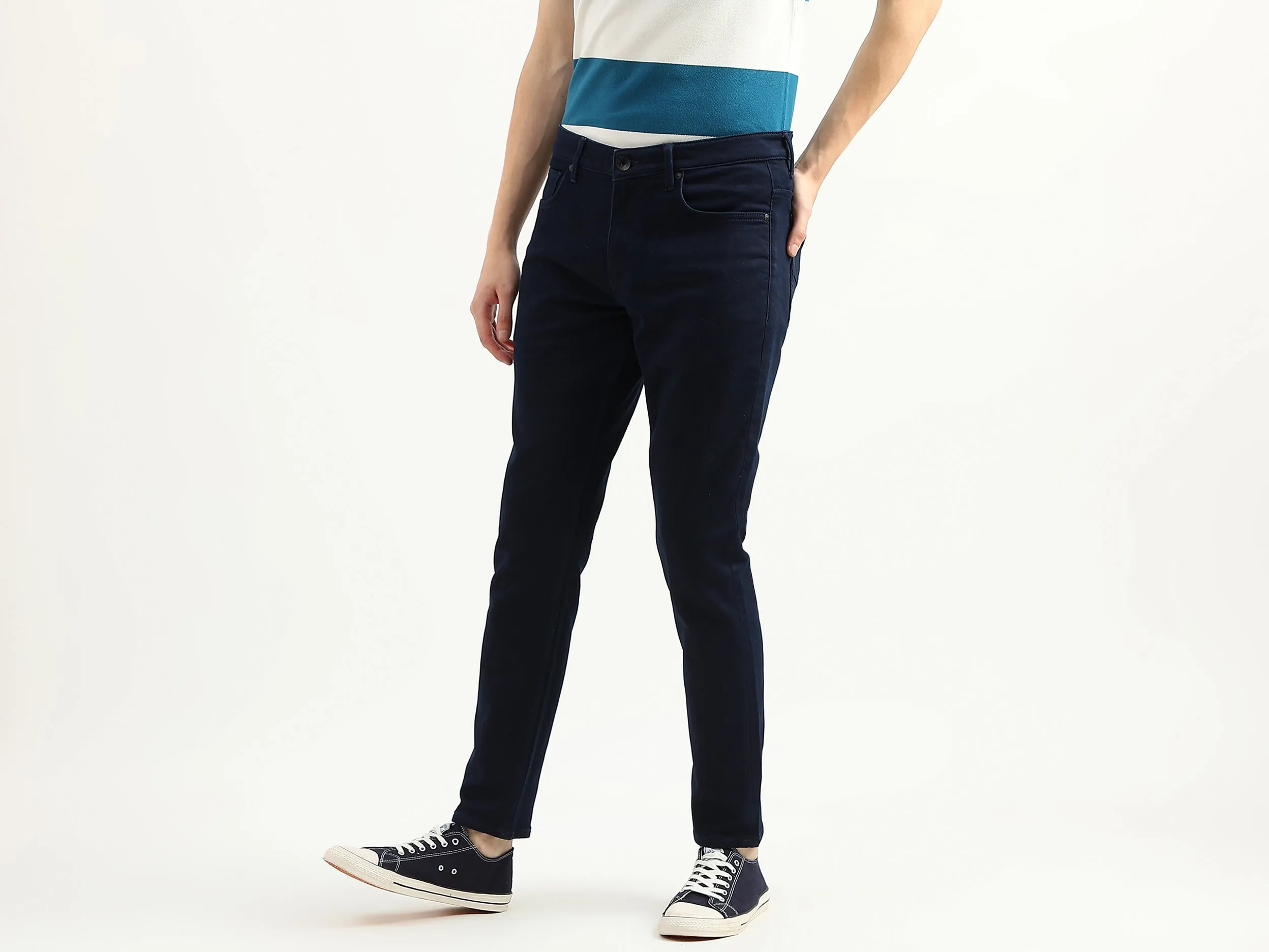 Men Solid Slim Tapered Fit Jeans