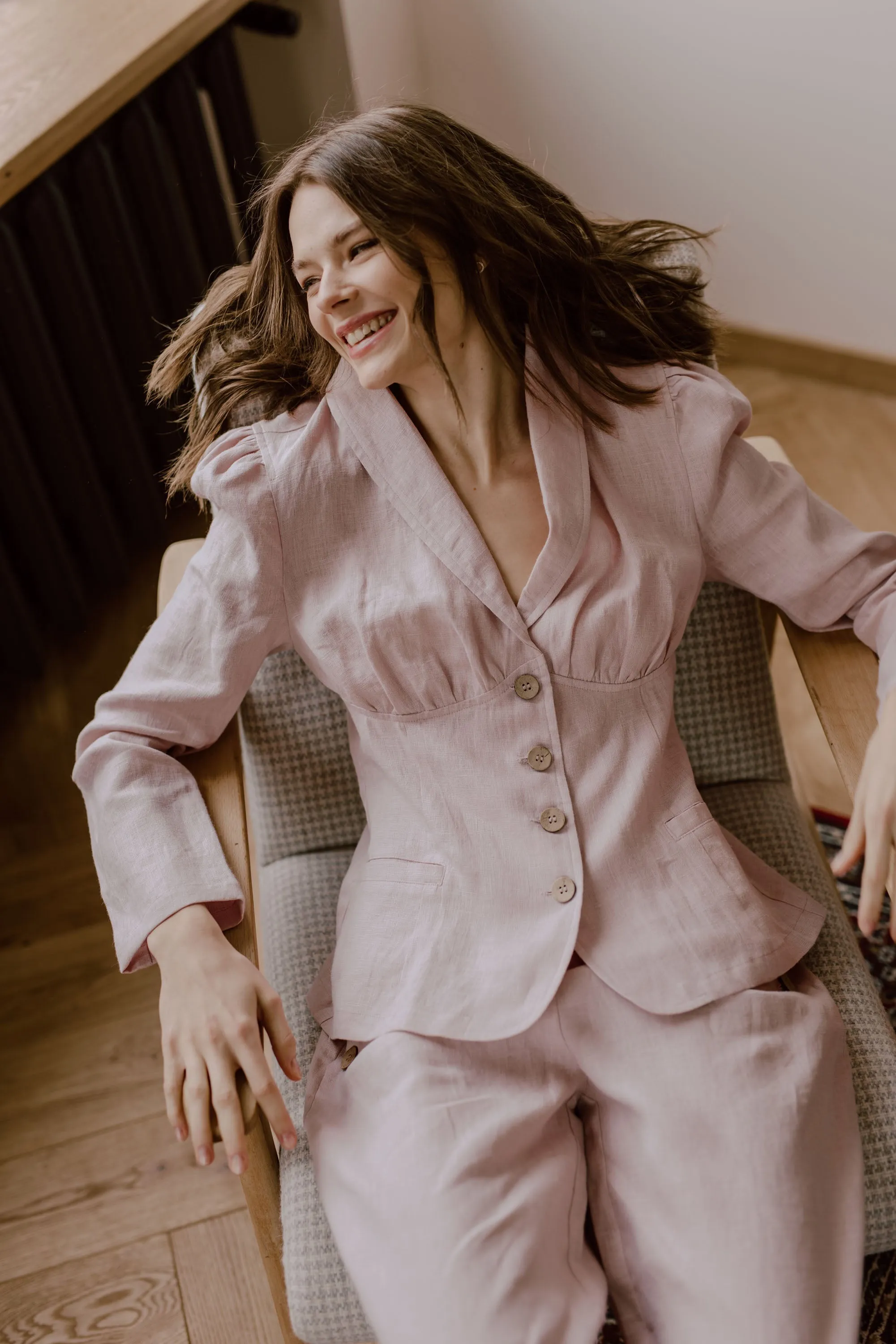 Neringa Fitted Linen Blazer