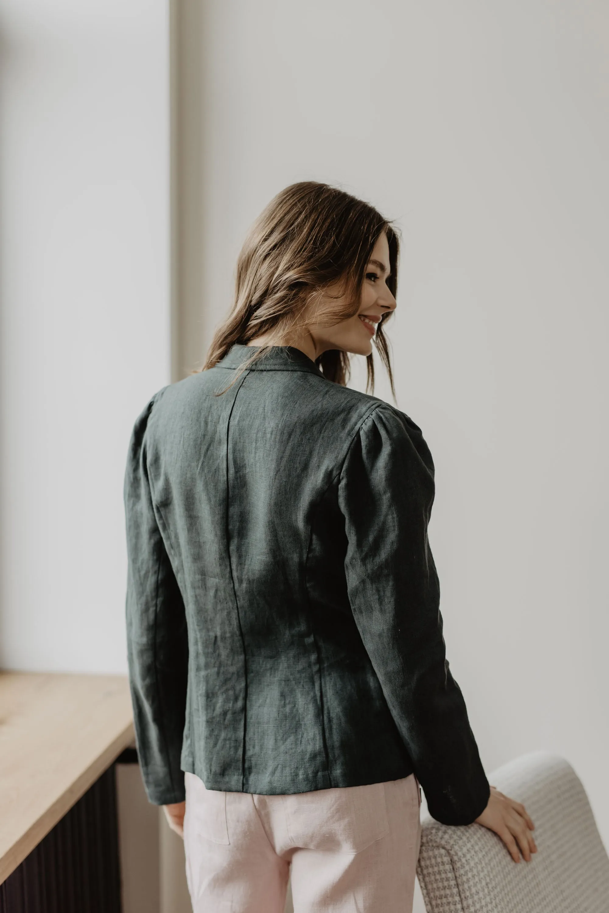 Neringa Fitted Linen Blazer
