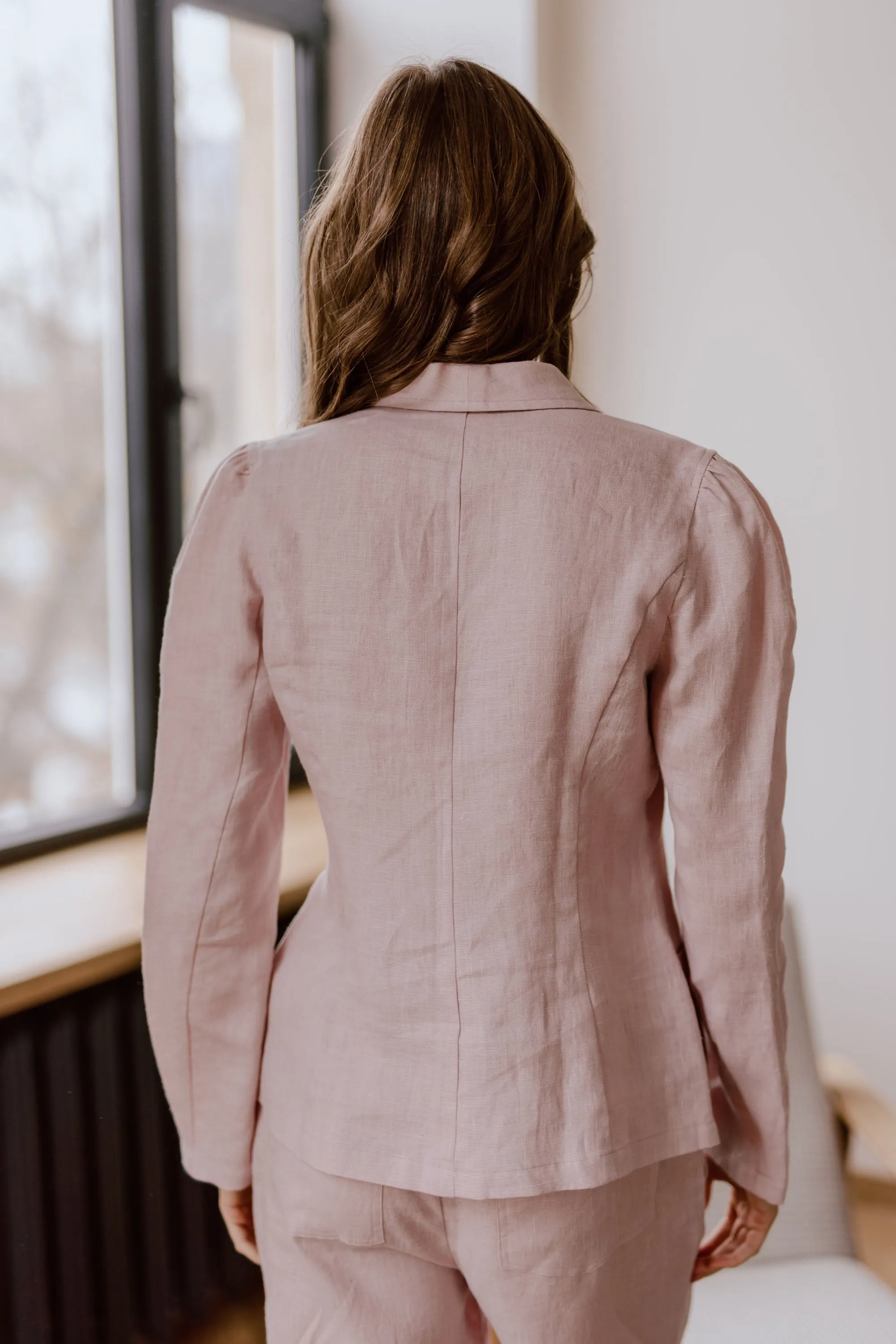 Neringa Fitted Linen Blazer
