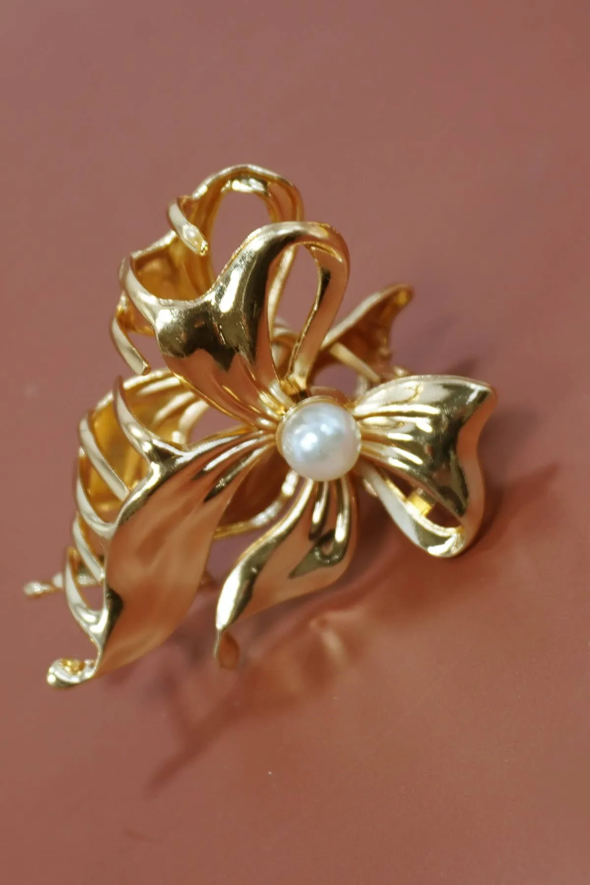 Pearl Hair Claw Clip