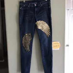 Rock &amp; Republic Women Gold Angel Wing Skinny Jeans