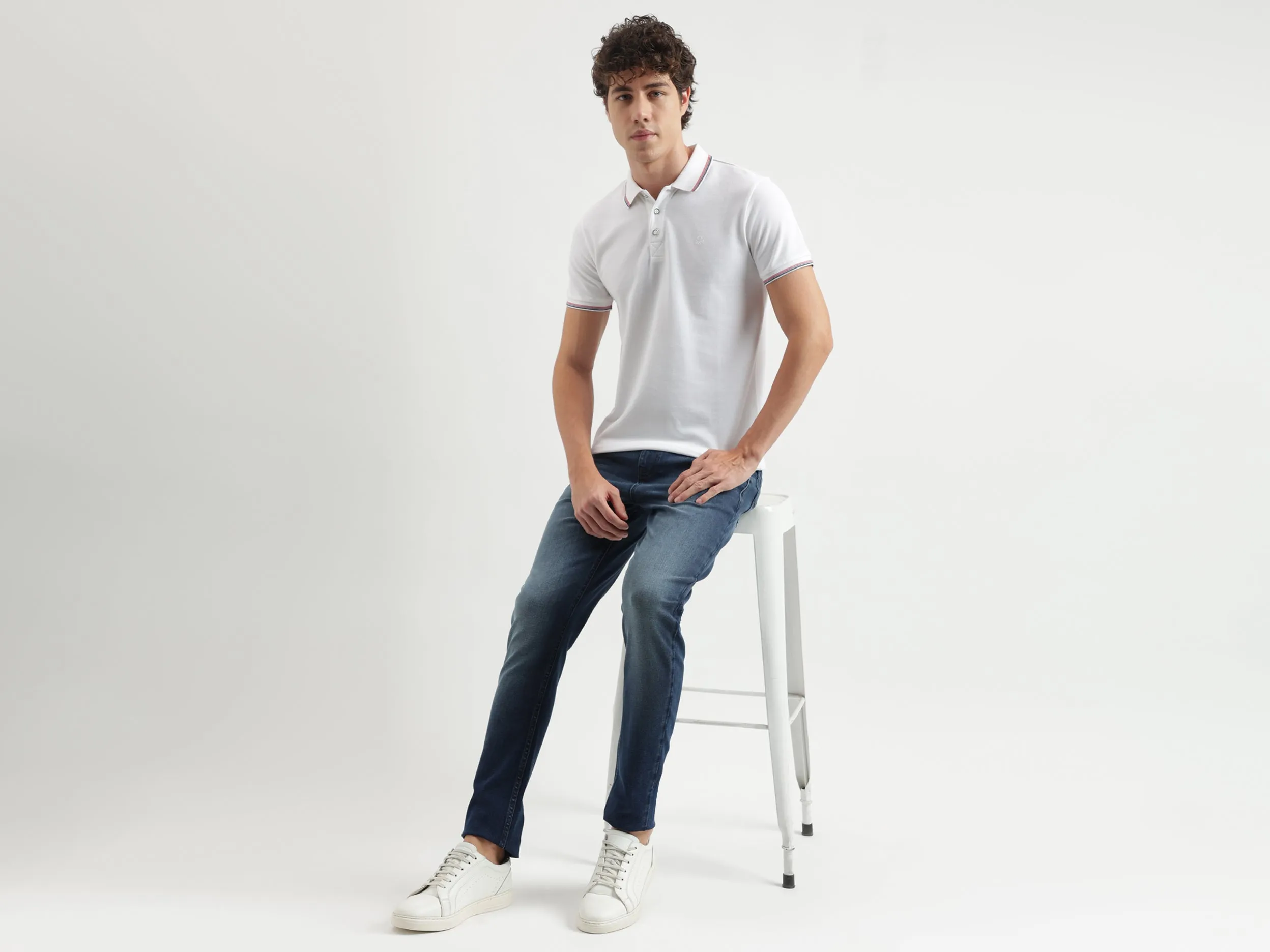 Solid Pattern Carrot Fit Jeans