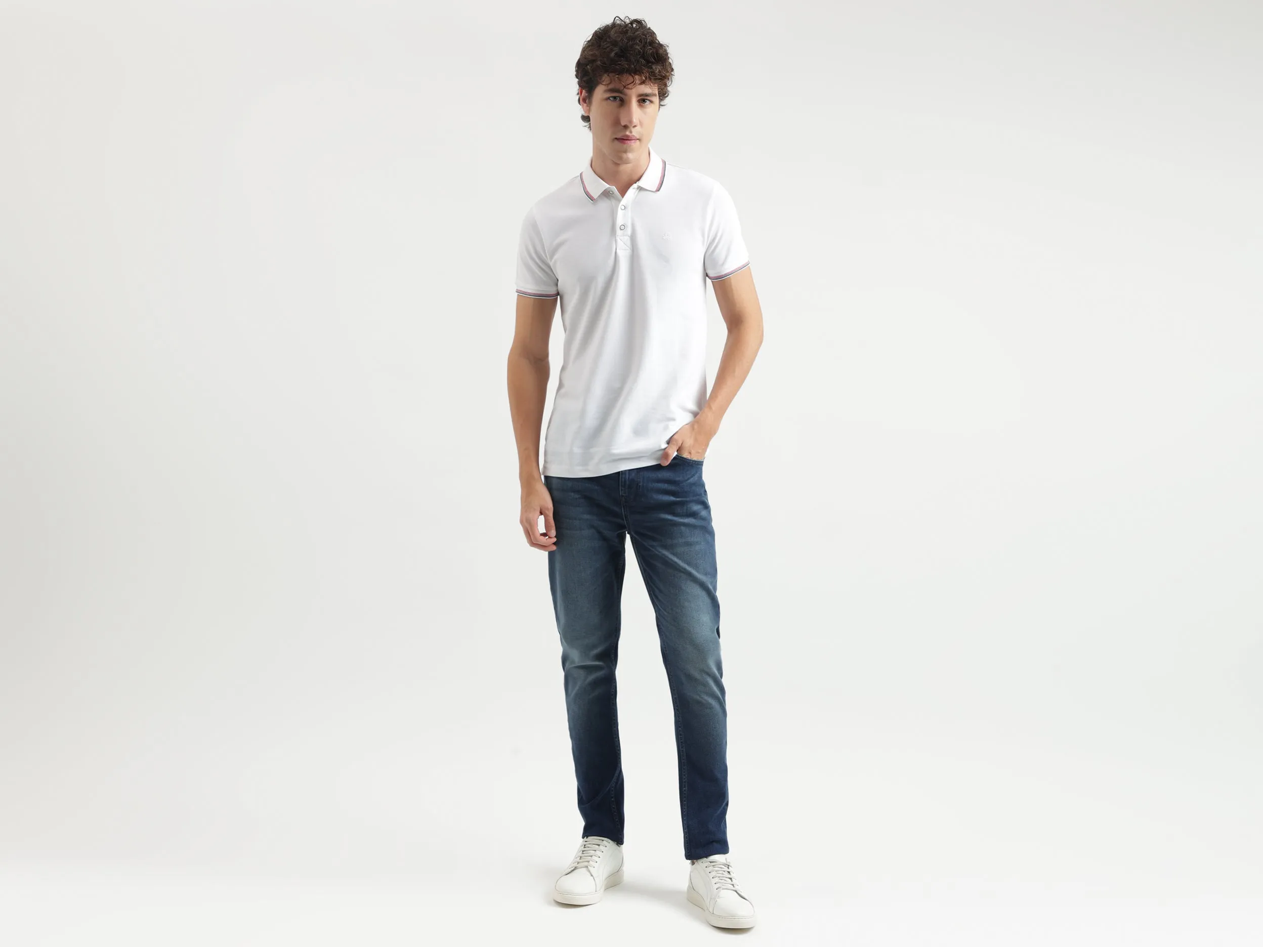 Solid Pattern Carrot Fit Jeans
