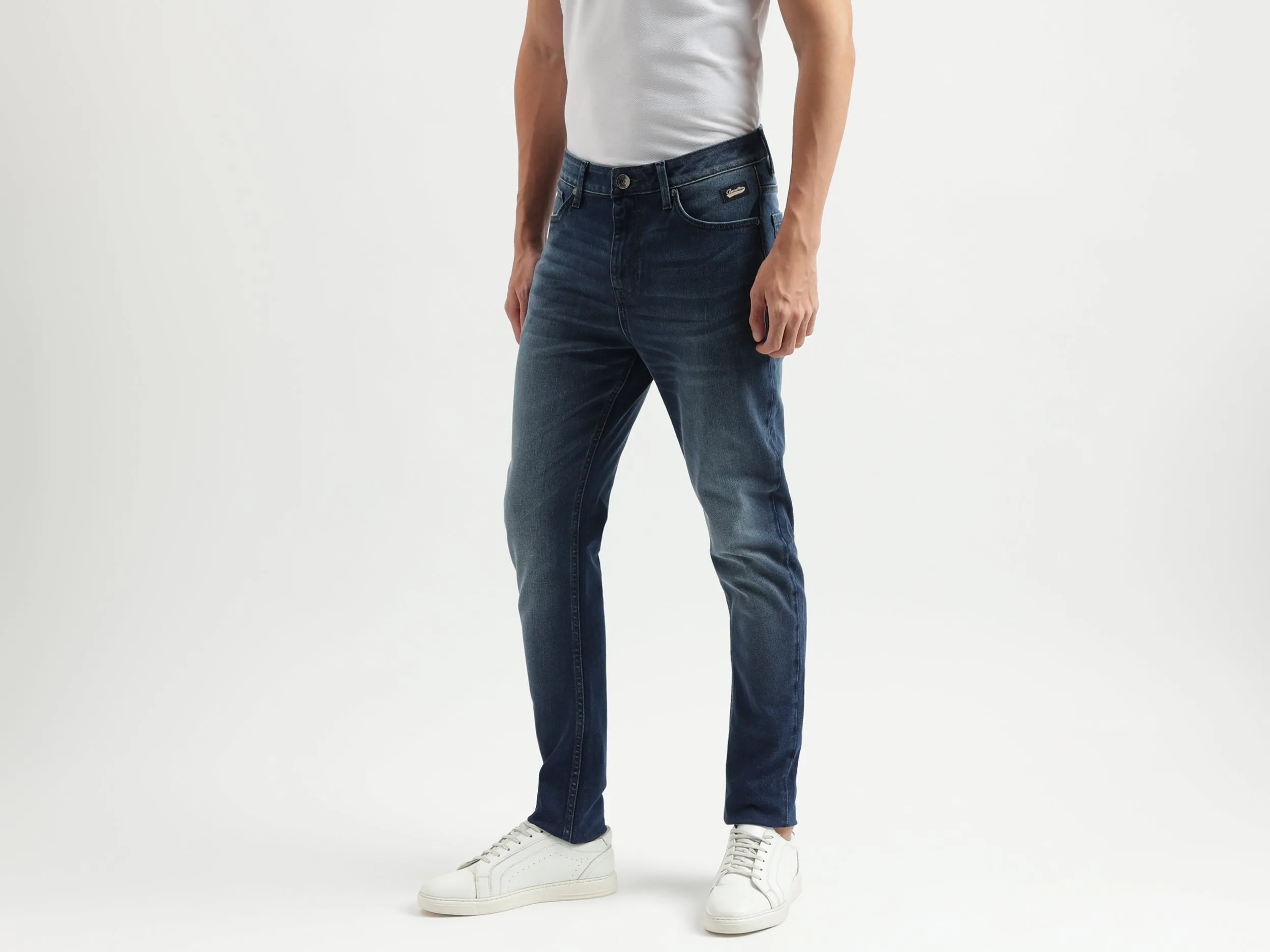 Solid Pattern Carrot Fit Jeans