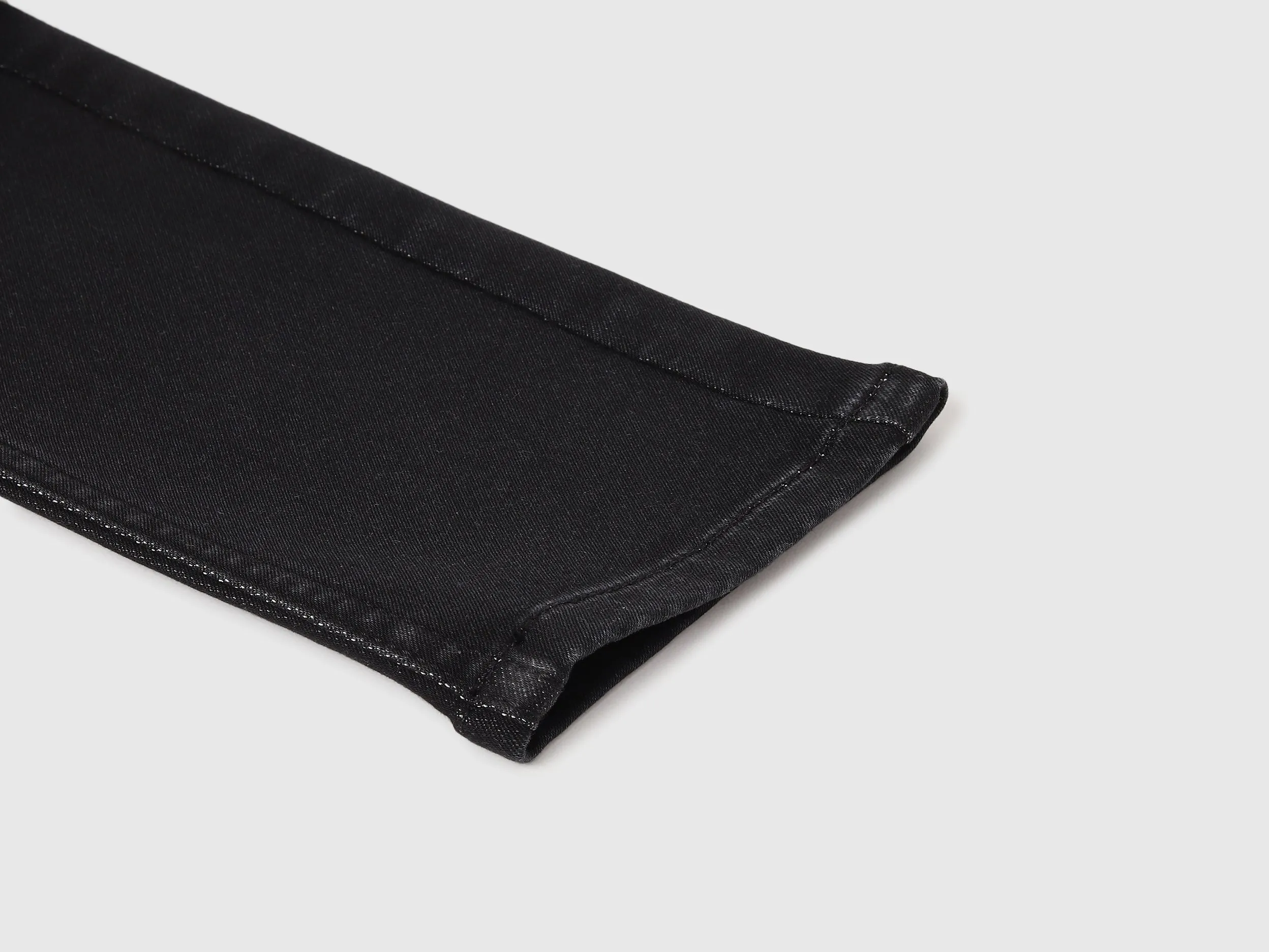 Solid Slim Fit Jeans