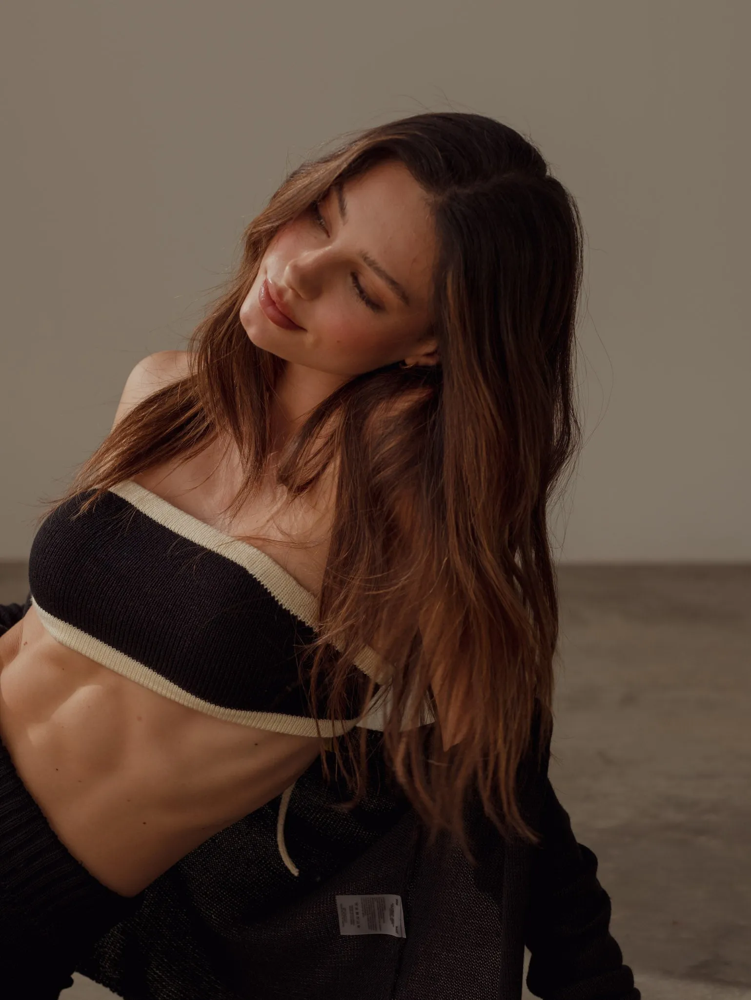 STRAPLESS TIE KNIT TOP - BLACK & CREAMY
