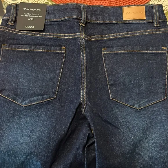 Tahari Mid Rise Slim Straight Olivia Jeans Valence Wash 6/28 NWT