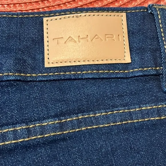 Tahari Mid Rise Slim Straight Olivia Jeans Valence Wash 6/28 NWT