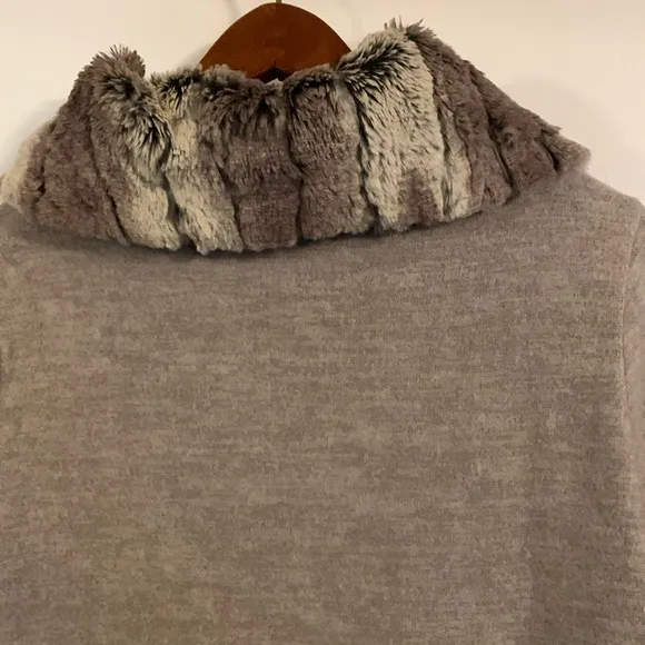 Trisha Tyler, women’s knit top size M