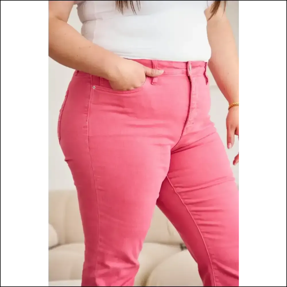 Unleash your Inner Diva with Rfm Crop Dylan: Jeans that Slay 💃✨
