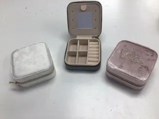 Velvet Square Jewelry boxes