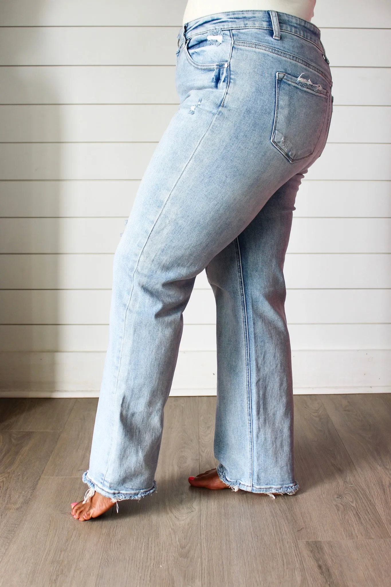 Vera Mid Rise Straight • Light Wash - PLUS - FINAL SALE