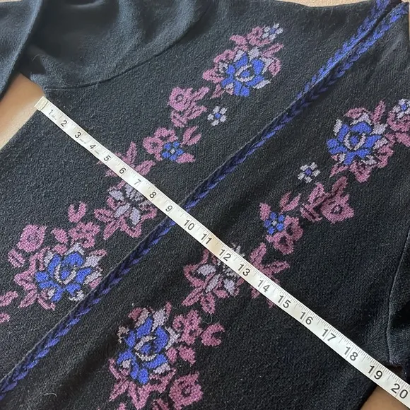 VERTIGO Chic Black/Purple Floral Duster Sweater- Size M