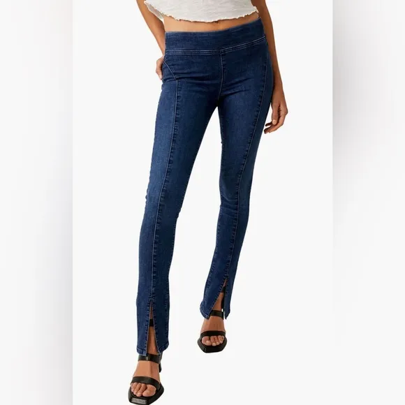 We The Free Double Dutch Pull On Slit Skinny Jeans in Blue Muse size Medium