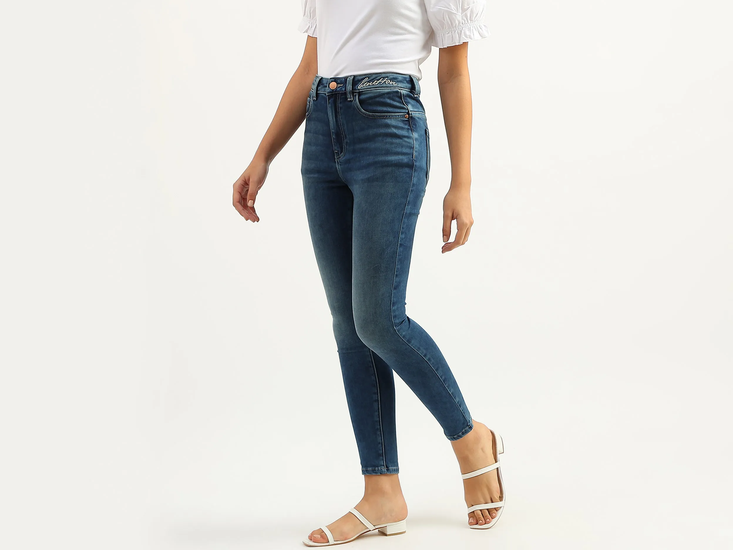 Women Solid Skinny Fit Jeans