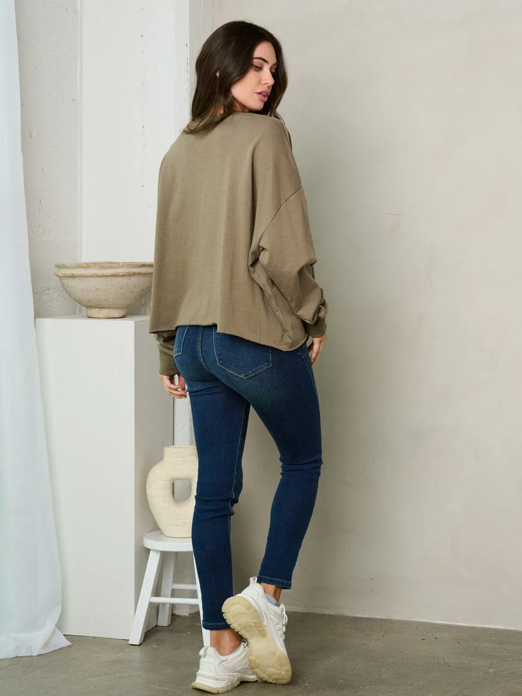 WOMEN'S LONG SLEEVE FUZZY GRAPHIC DETAILED SWEATER